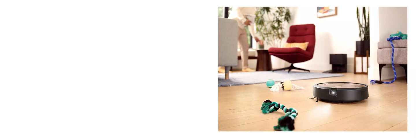 Roomba j9 qui nettoie en passant autour des jouets pour chien